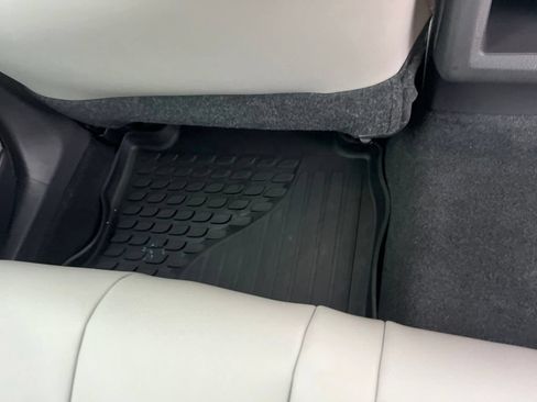 Used 2020 Toyota Camry SE FWD image 18