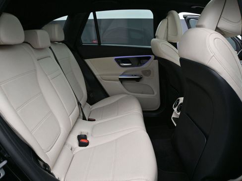 Used 2024 Mercedes-Benz GLC 300 4MATIC image 19