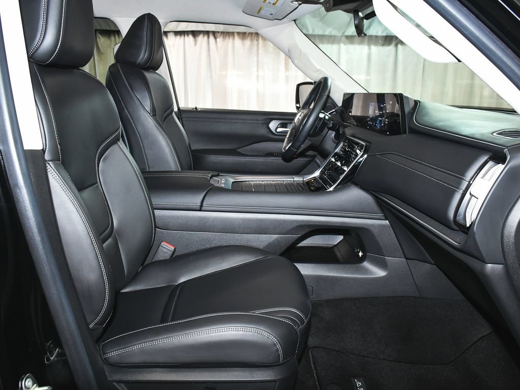 Used 2025 Nissan Armada SV AWD/4WD image 50