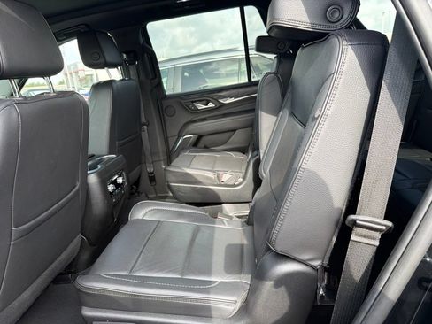 Used 2023 GMC Yukon Denali AWD/4WD image 3