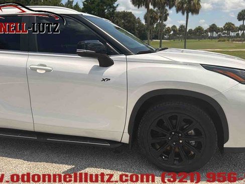 Used 2024 Toyota Highlander XLE FWD image 33