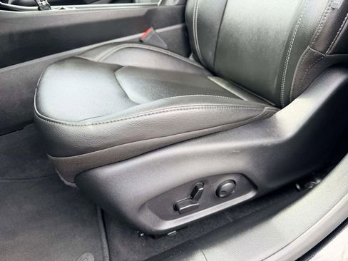 Used 2025 Jeep Compass Limited image 17