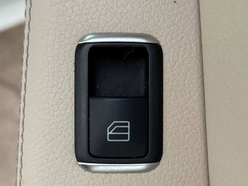 Used 2014 Mercedes-Benz E 350 4MATIC Sedan image 34