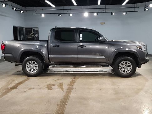Used 2019 Toyota Tacoma SR5 image 8