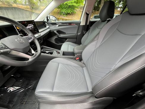 Used 2026 Volkswagen Tiguan SE AWD/4WD image 29