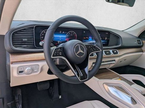 Certified 2025 Mercedes-Benz GLS 450 4MATIC image 3