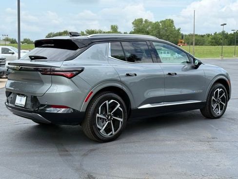 New 2025 Chevrolet Equinox EV LT AWD/4WD image 7