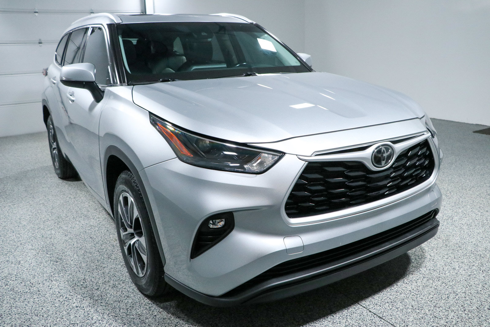 Used 2022 Toyota Highlander XLE FWD image 5