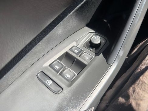 Used 2023 Volkswagen Jetta SE FWD image 9