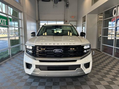 New 2025 Ford Expedition Max Platinum w/ Driver's Package image 2