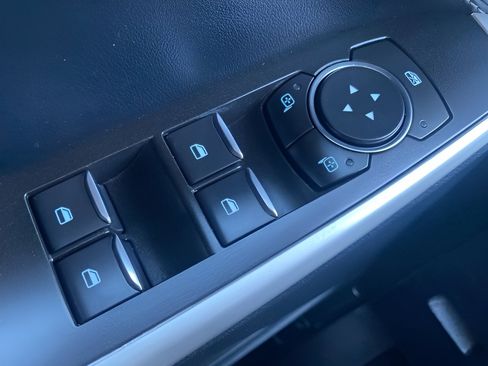 Used 2022 Ford Explorer XLT image 20