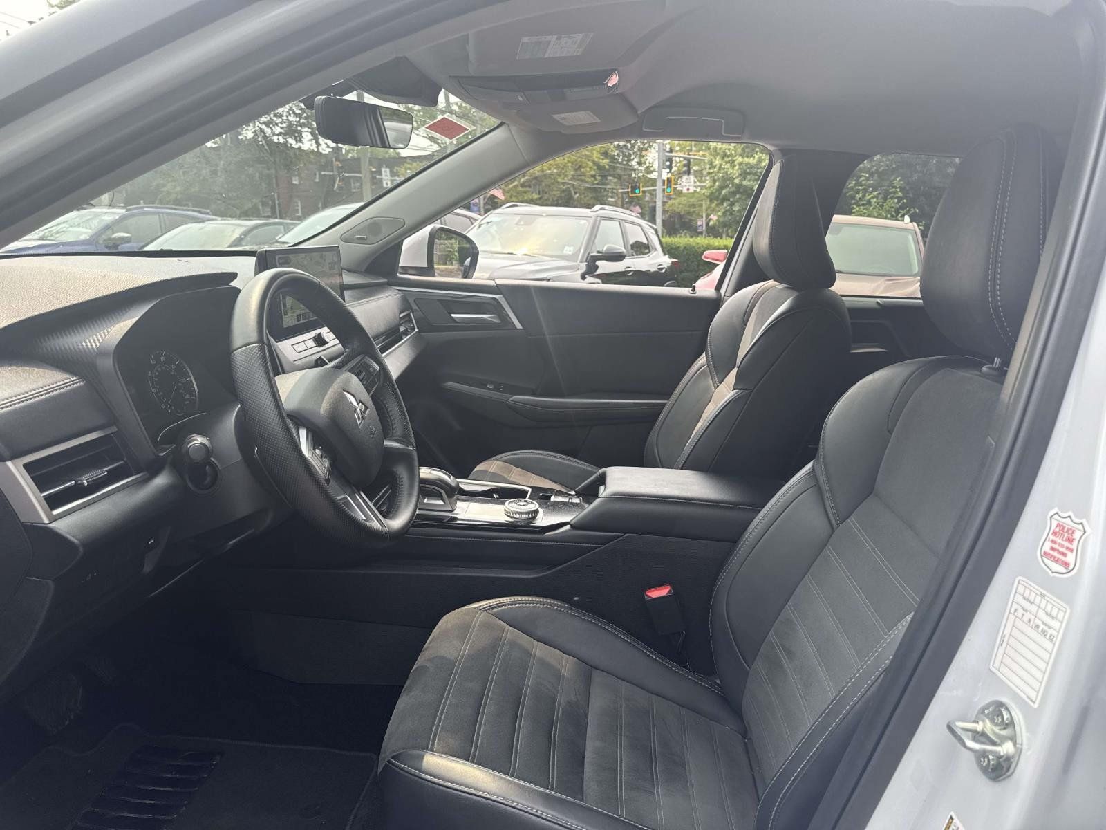 Used 2025 Mitsubishi Outlander SE AWD/4WD image 17
