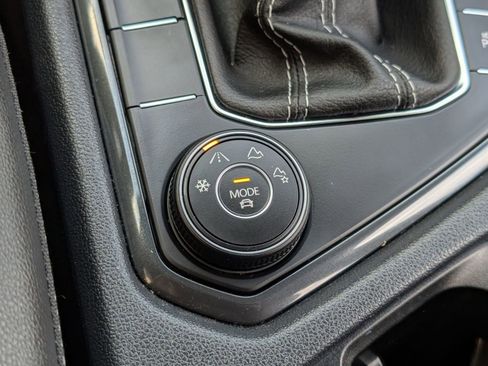 Used 2022 Volkswagen Tiguan SEL R-Line image 28