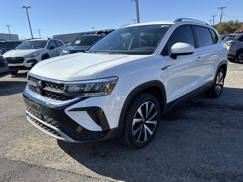 Used 2024 Volkswagen Taos SE image 7