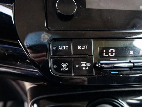 Used 2019 Toyota Prius L Eco w/ Carpet Mat Package FWD image 26