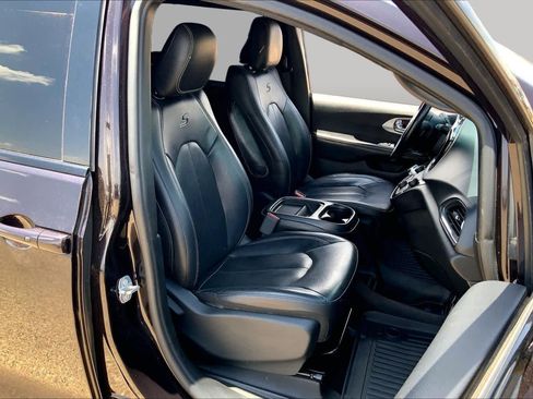 Used 2019 Chrysler Pacifica Touring-L w/ S Appearance Package FWD image 8