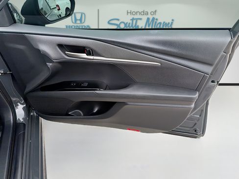 Used 2025 Toyota Camry SE FWD image 33