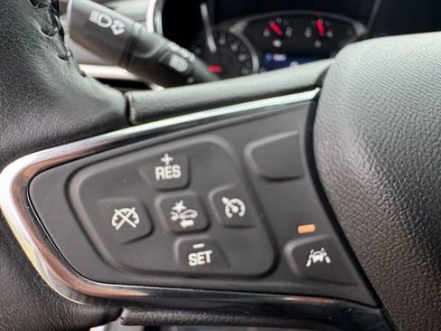 Used 2020 Chevrolet Equinox LT image 2