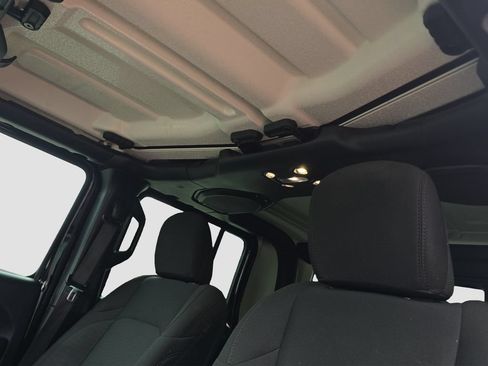 Used 2020 Jeep Gladiator Sport AWD/4WD image 8