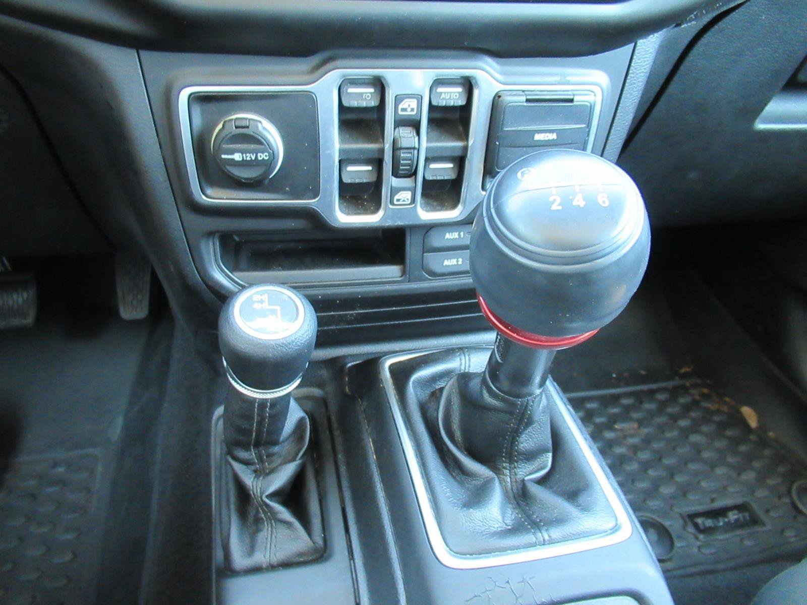 Used 2018 Jeep Wrangler Unlimited Sport S AWD/4WD image 28