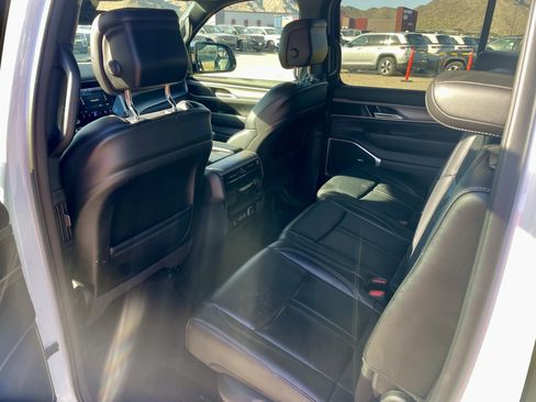 Used 2025 Jeep Wagoneer 4WD image 11