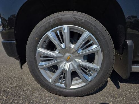 Used 2023 Chevrolet Silverado 1500 High Country w/ High Country Premium Package AWD/4WD image 7
