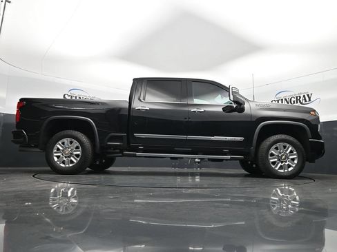 Used 2024 Chevrolet Silverado 2500 High Country w/ High Country Premium Package AWD/4WD image 32