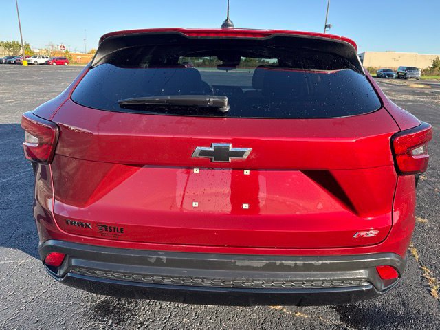 Used 2024 Chevrolet Trax RS w/ Sunroof Package FWD image 5