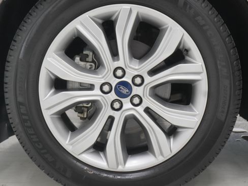 Used 2019 Ford Edge Titanium FWD image 28