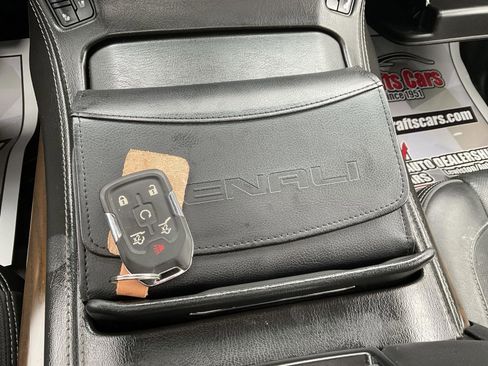 Used 2019 GMC Yukon Denali w/ Denali Ultimate Black Edition AWD/4WD image 27