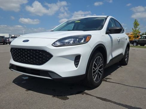 Used 2020 Ford Escape SE FWD image 2