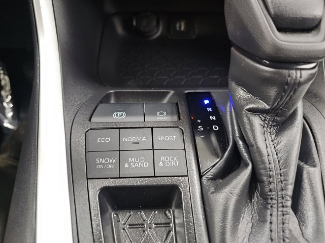 Certified 2025 Toyota RAV4 LE AWD/4WD image 24