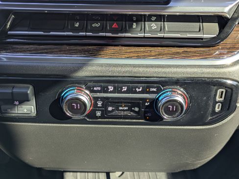 Used 2024 GMC Sierra 2500 SLE image 21