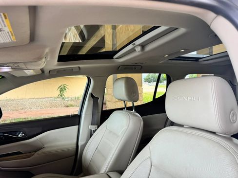 Used 2018 GMC Acadia Denali w/ Technology Package FWD image 18