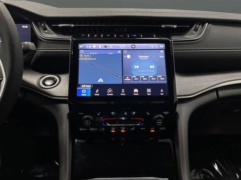 Used 2025 Jeep Grand Cherokee L Limited w/ Luxury Tech Group II image 9