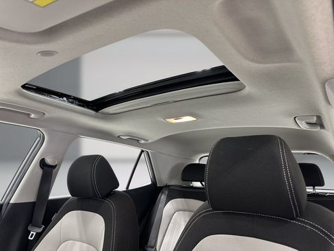 Used 2022 Hyundai Venue SEL w/ Cargo Package FWD image 18