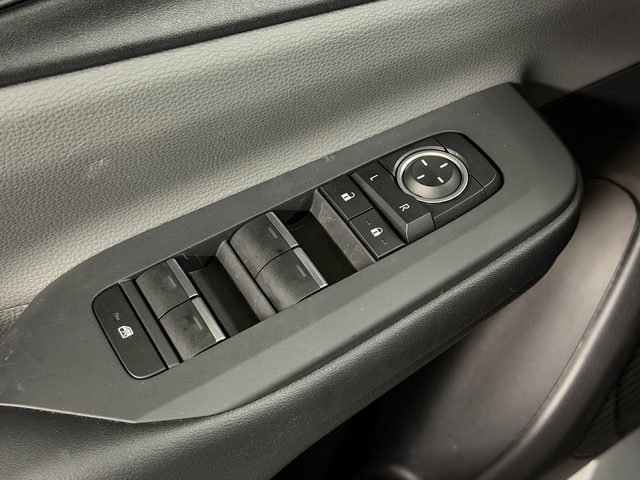 Used 2024 Toyota Prius XLE FWD image 15