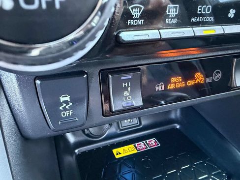 Used 2023 Toyota RAV4 XSE AWD/4WD image 18