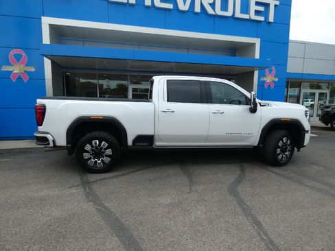 Certified 2024 GMC Sierra 3500 Denali w/ Denali Reserve Package AWD/4WD image 2