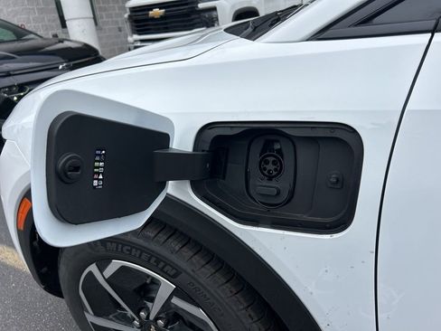 New 2026 Chevrolet Equinox EV LT image 8