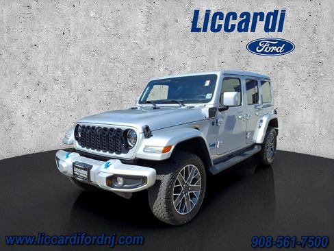 Used 2024 Jeep Wrangler High Altitude AWD/4WD image 3