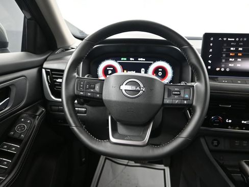 Used 2025 Nissan Rogue SL FWD image 31