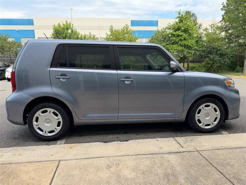 Used 2011 Scion xB FWD image 18