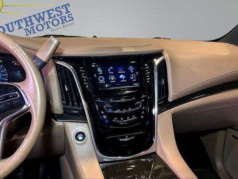 Used 2018 Cadillac Escalade ESV Platinum AWD/4WD image 10