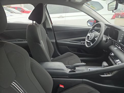 Certified 2022 Hyundai Elantra SEL w/ Preferred Accessory Package FWD image 10