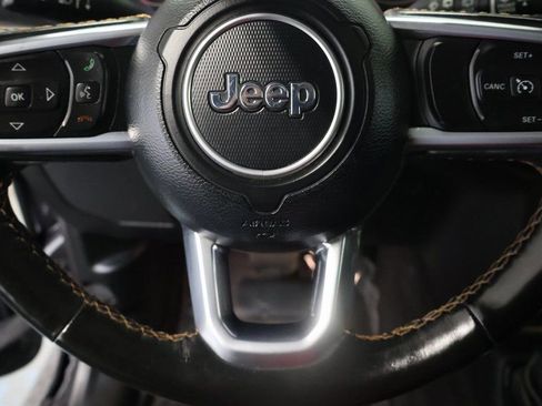 Used 2021 Jeep Wrangler Unlimited Sahara AWD/4WD image 19