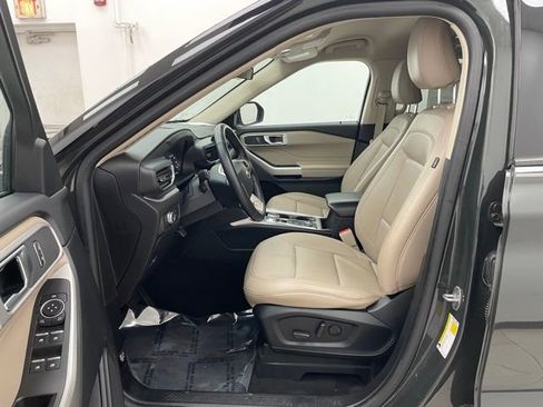 Used 2022 Ford Explorer XLT w/ Equipment Group 202A image 8