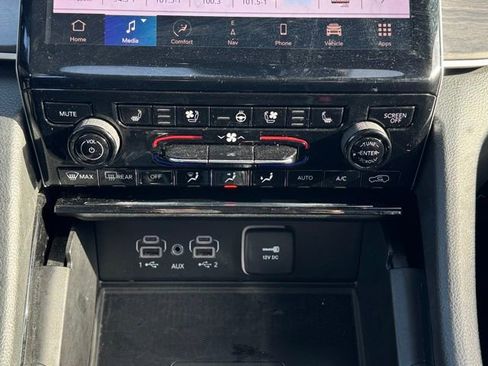 Used 2023 Jeep Grand Cherokee Limited w/ Luxury Tech Group II image 30