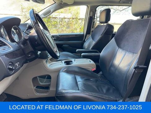 Used 2015 Chrysler Town & Country Limited Platinum FWD image 21