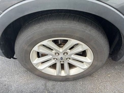 Used 2016 Ford Explorer XLT w/ Equipment Group 202A FWD image 11